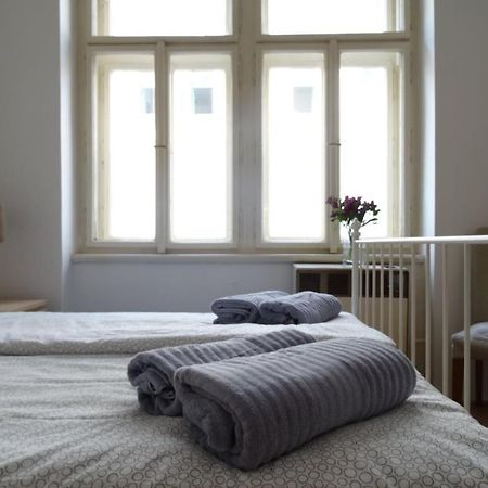 Garden Apartment On Art Nouveau Street In Central Praha Bagian luar foto