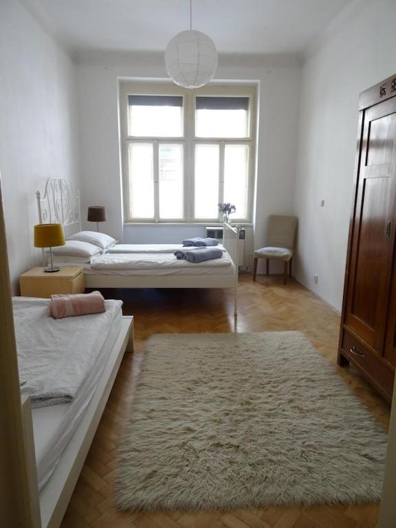 Garden Apartment On Art Nouveau Street In Central Praha Bagian luar foto