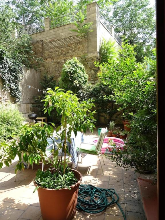 Garden Apartment On Art Nouveau Street In Central Praha Bagian luar foto