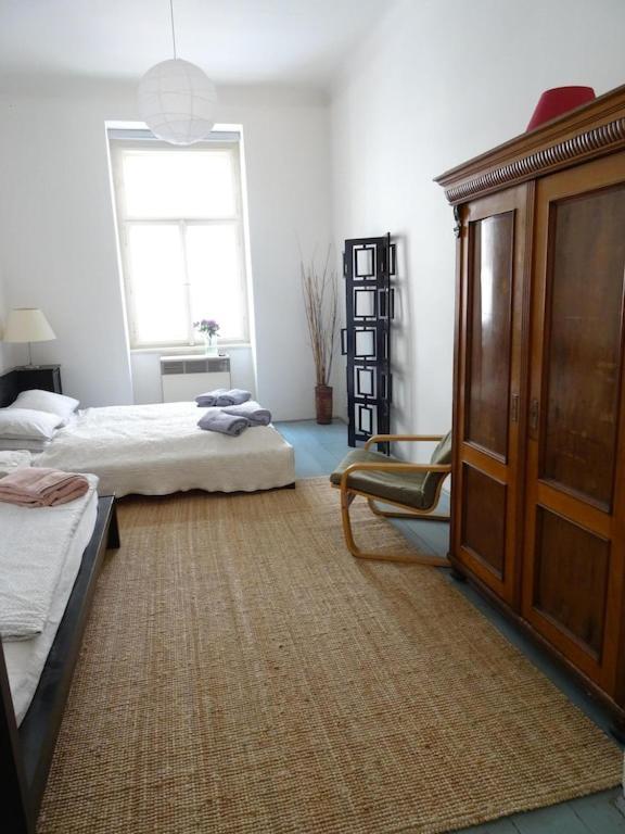 Garden Apartment On Art Nouveau Street In Central Praha Bagian luar foto