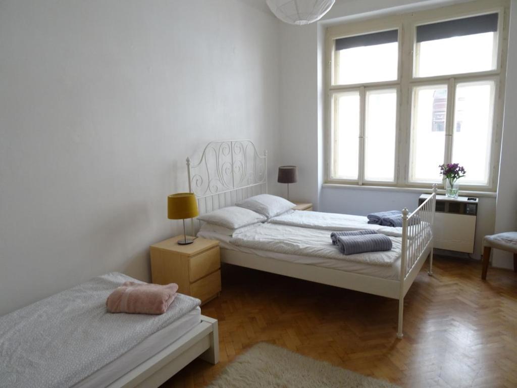 Garden Apartment On Art Nouveau Street In Central Praha Bagian luar foto