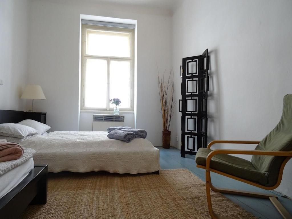 Garden Apartment On Art Nouveau Street In Central Praha Bagian luar foto