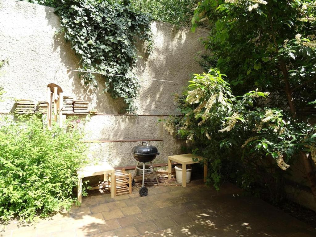 Garden Apartment On Art Nouveau Street In Central Praha Bagian luar foto