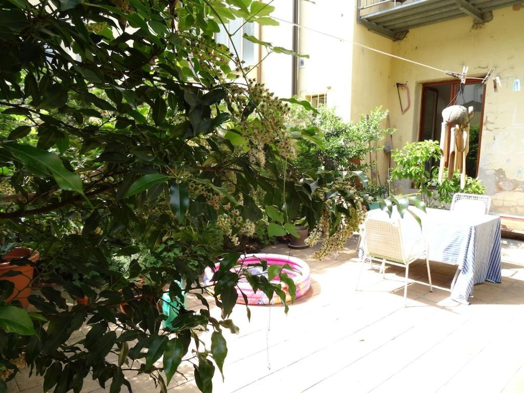 Garden Apartment On Art Nouveau Street In Central Praha Bagian luar foto