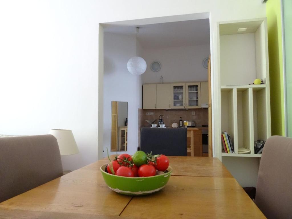 Garden Apartment On Art Nouveau Street In Central Praha Bagian luar foto
